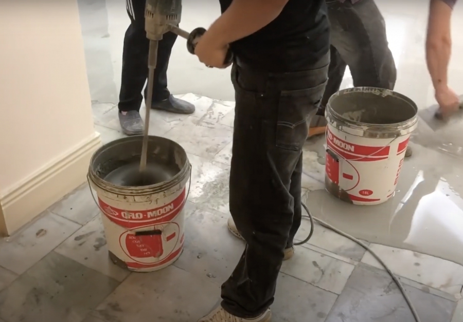 Xử Lý Bề Mặt Trước Khi Thi Công Vữa Tự San Có Vai Trò Gì?